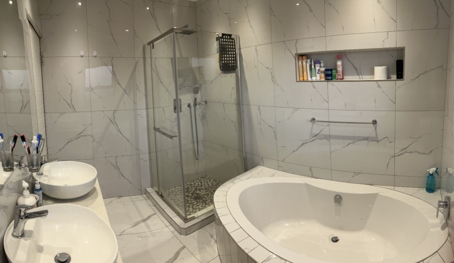 To Let 4 Bedroom Property for Rent in Wildtuinpark Gauteng