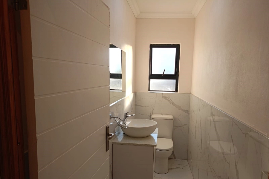 To Let 4 Bedroom Property for Rent in Wildtuinpark Gauteng