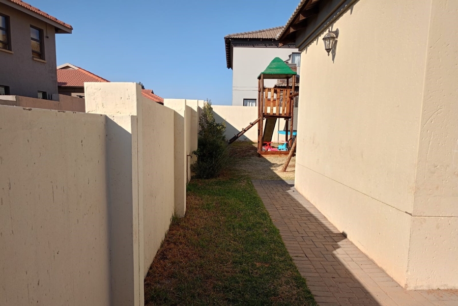 To Let 4 Bedroom Property for Rent in Wildtuinpark Gauteng