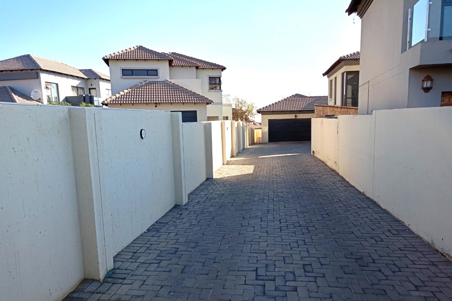 To Let 4 Bedroom Property for Rent in Wildtuinpark Gauteng
