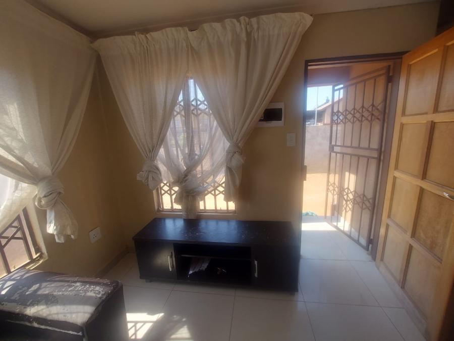 2 Bedroom Property for Sale in Soshanguve WW Gauteng