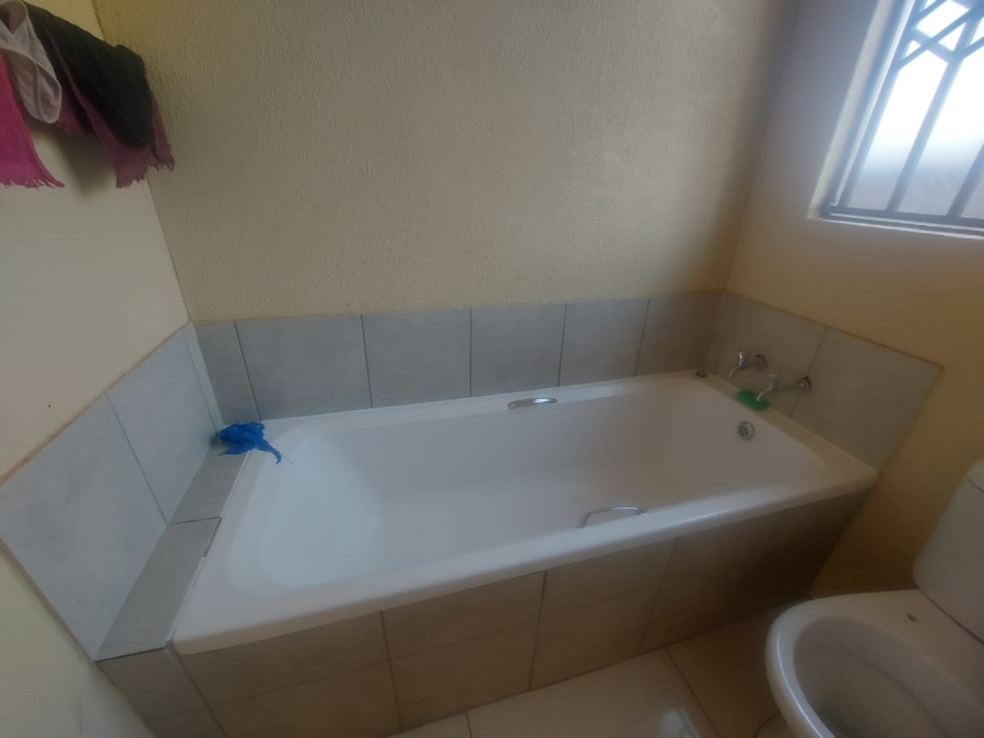 2 Bedroom Property for Sale in Soshanguve WW Gauteng