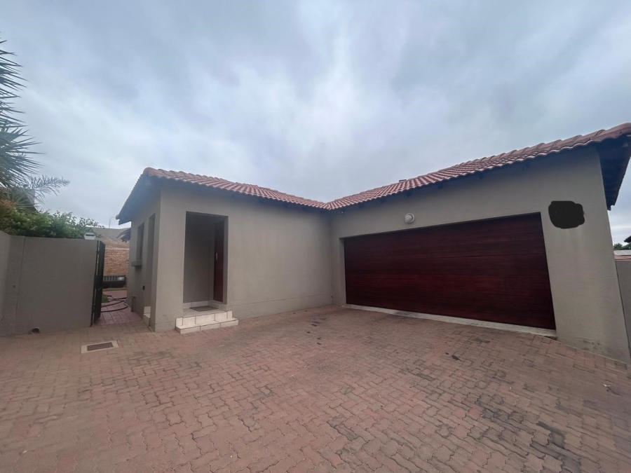 3 Bedroom Property for Sale in Thatchfield Close Gauteng