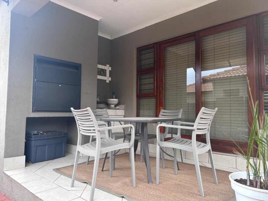 3 Bedroom Property for Sale in Thatchfield Close Gauteng