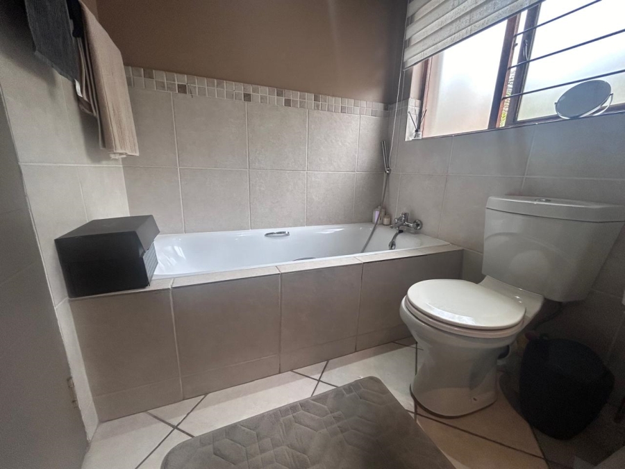 3 Bedroom Property for Sale in Thatchfield Close Gauteng