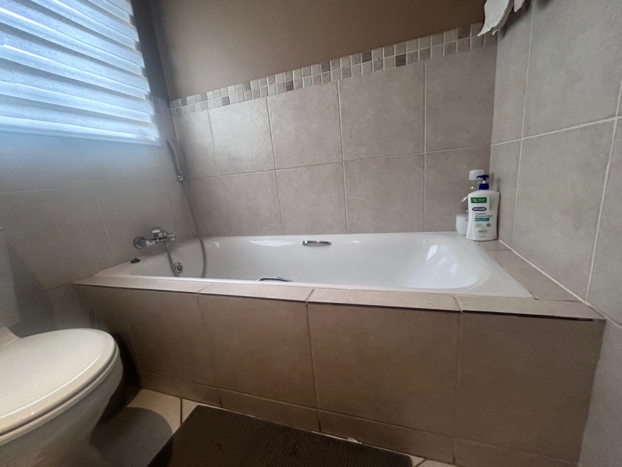 3 Bedroom Property for Sale in Thatchfield Close Gauteng