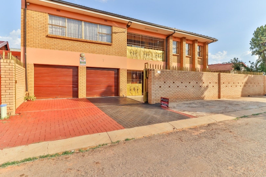 5 Bedroom Property for Sale in Lenasia South Gauteng