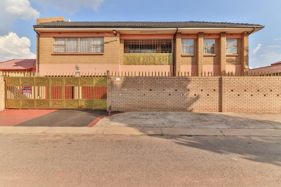 5 Bedroom Property for Sale in Lenasia South Gauteng