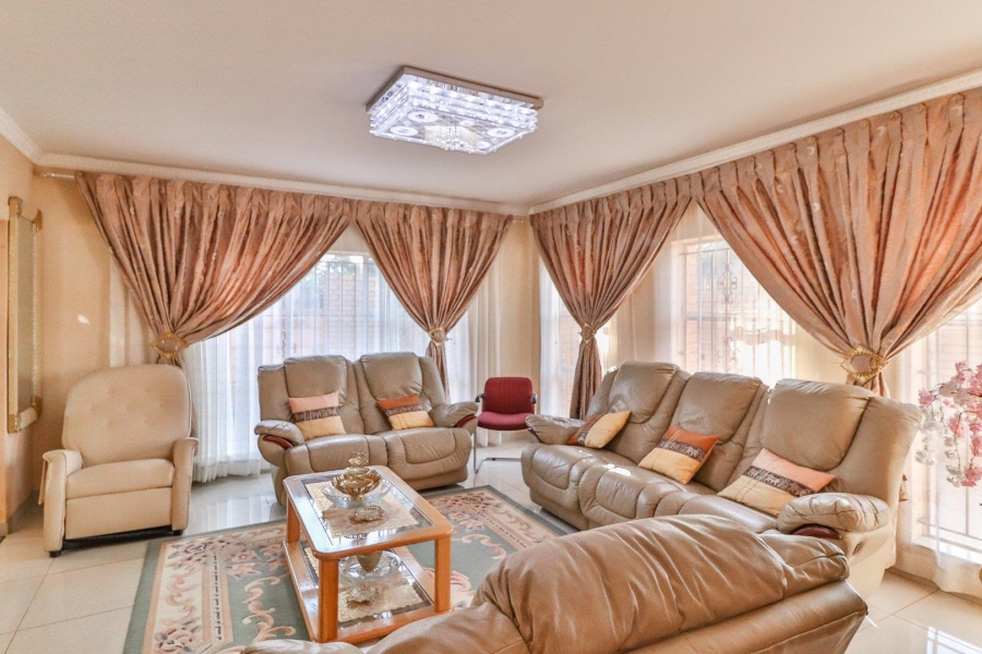 5 Bedroom Property for Sale in Lenasia South Gauteng