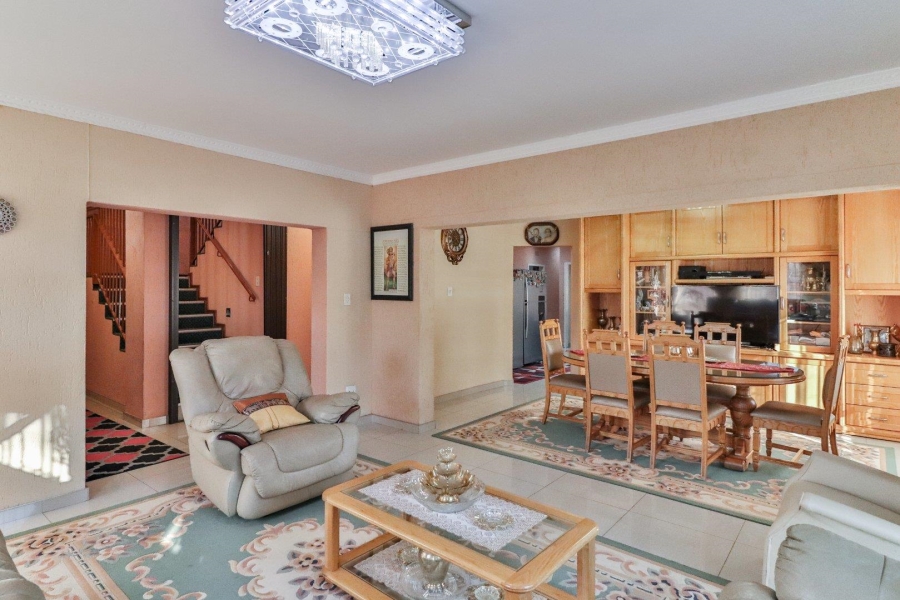 5 Bedroom Property for Sale in Lenasia South Gauteng