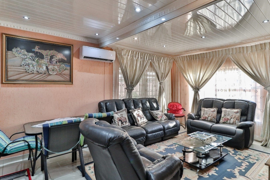 5 Bedroom Property for Sale in Lenasia South Gauteng