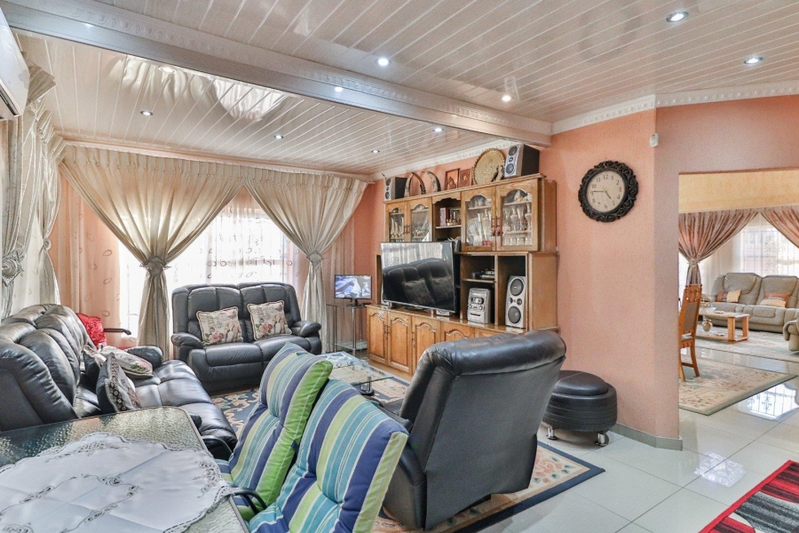5 Bedroom Property for Sale in Lenasia South Gauteng