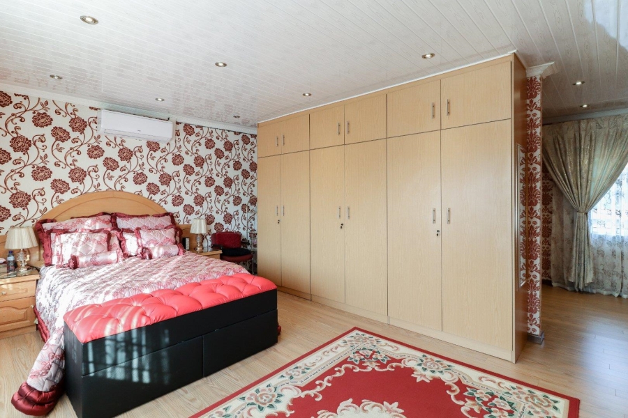 5 Bedroom Property for Sale in Lenasia South Gauteng