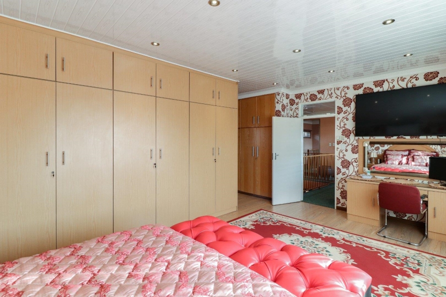 5 Bedroom Property for Sale in Lenasia South Gauteng