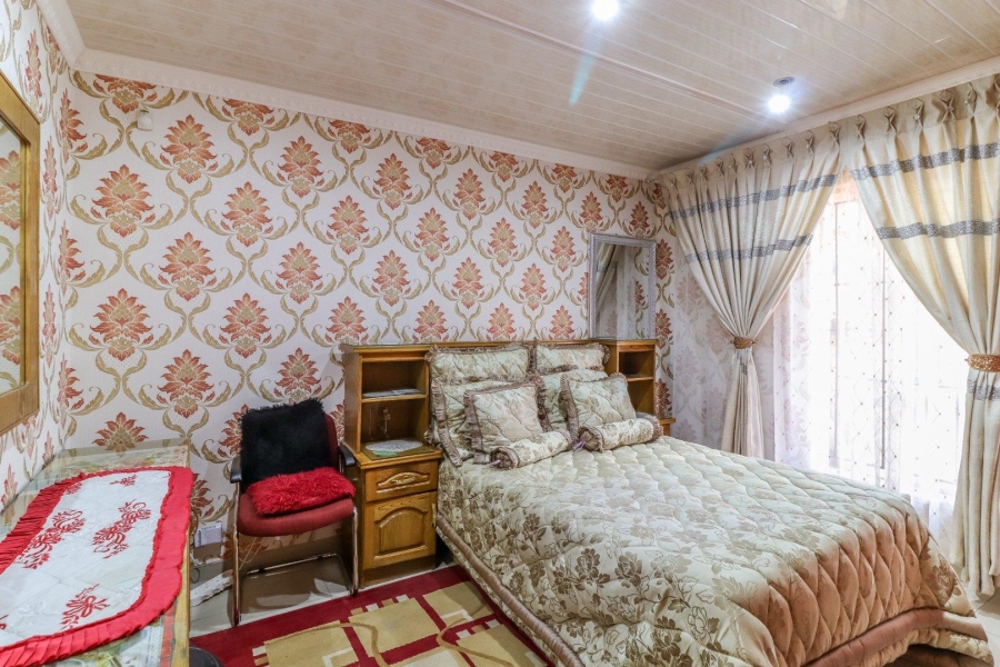 5 Bedroom Property for Sale in Lenasia South Gauteng