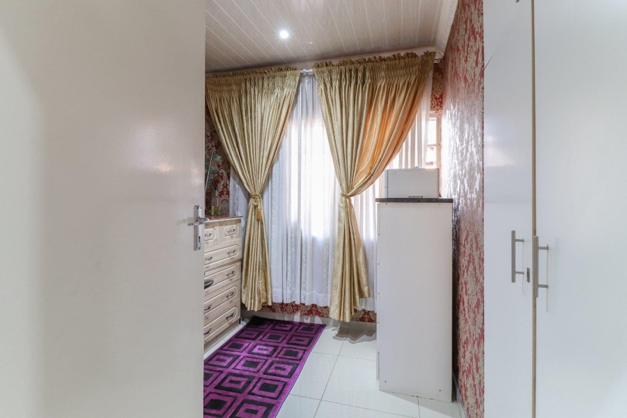 5 Bedroom Property for Sale in Lenasia South Gauteng