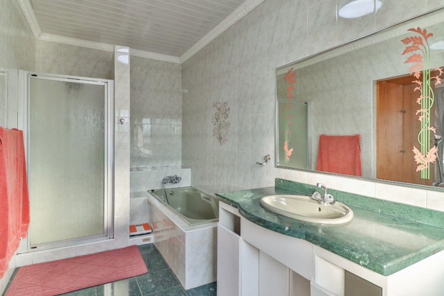 5 Bedroom Property for Sale in Lenasia South Gauteng