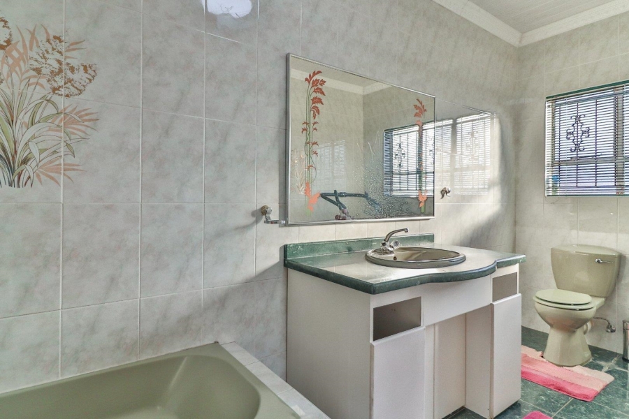 5 Bedroom Property for Sale in Lenasia South Gauteng