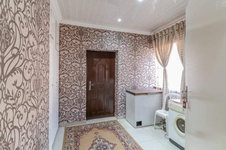 5 Bedroom Property for Sale in Lenasia South Gauteng