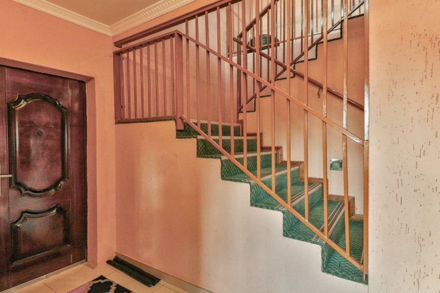 5 Bedroom Property for Sale in Lenasia South Gauteng