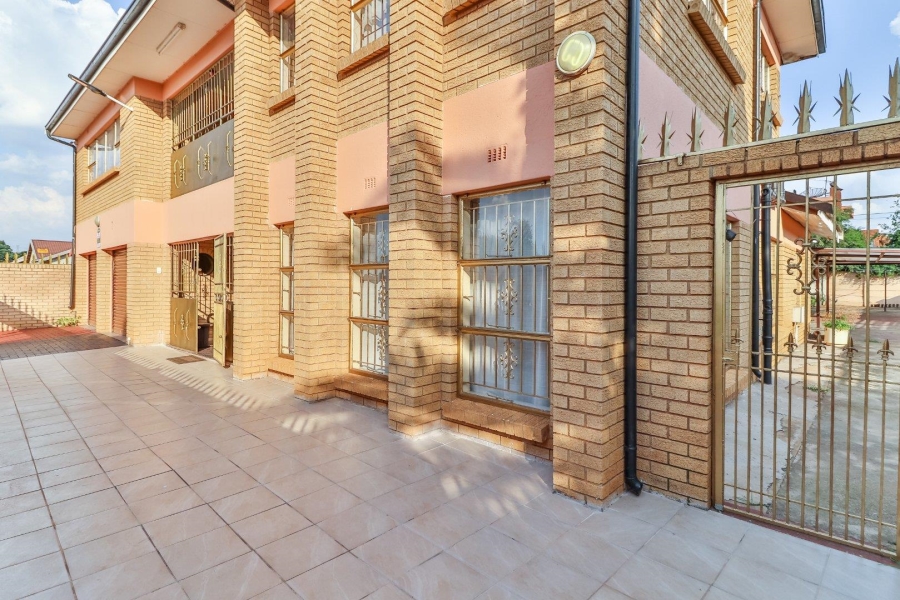 5 Bedroom Property for Sale in Lenasia South Gauteng
