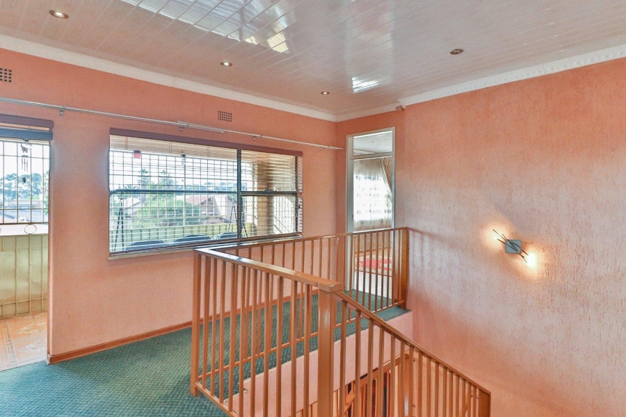 5 Bedroom Property for Sale in Lenasia South Gauteng