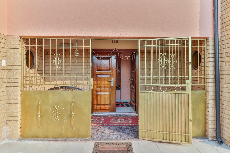 5 Bedroom Property for Sale in Lenasia South Gauteng
