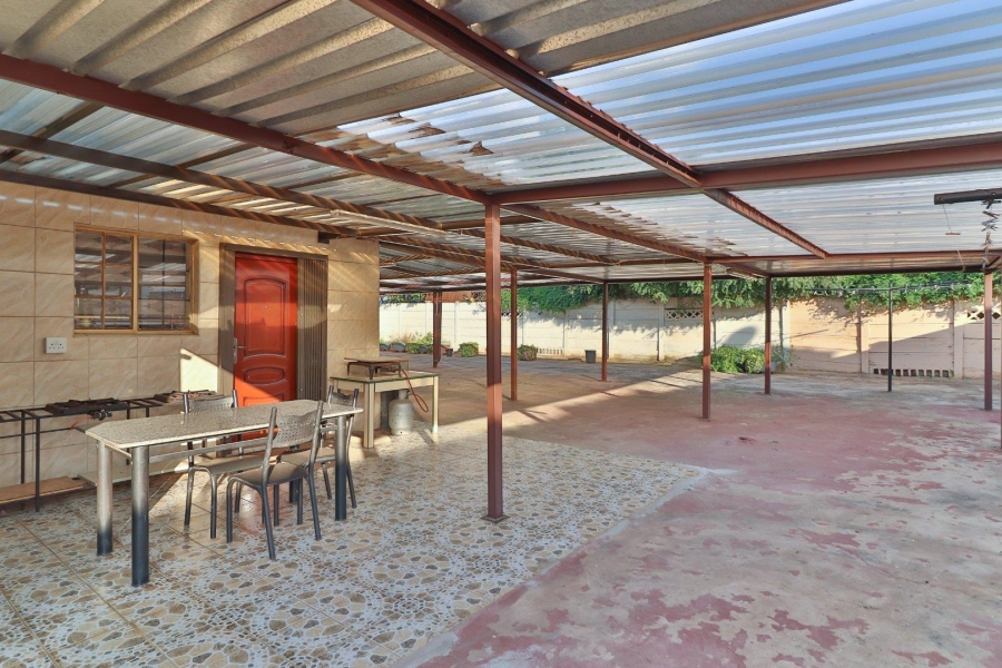 5 Bedroom Property for Sale in Lenasia South Gauteng