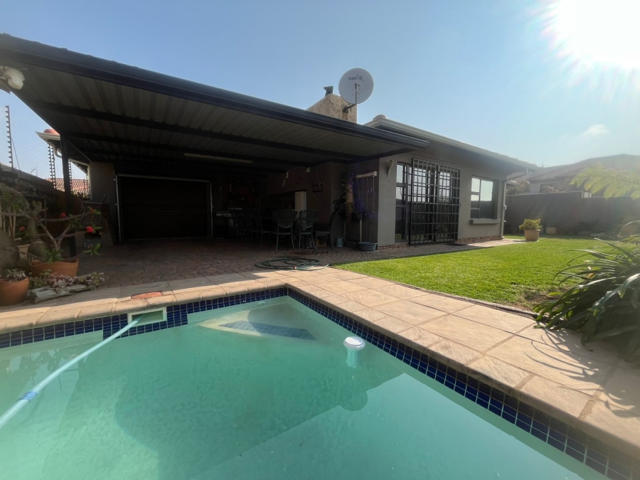 2 Bedroom Property for Sale in Kenleaf Gauteng