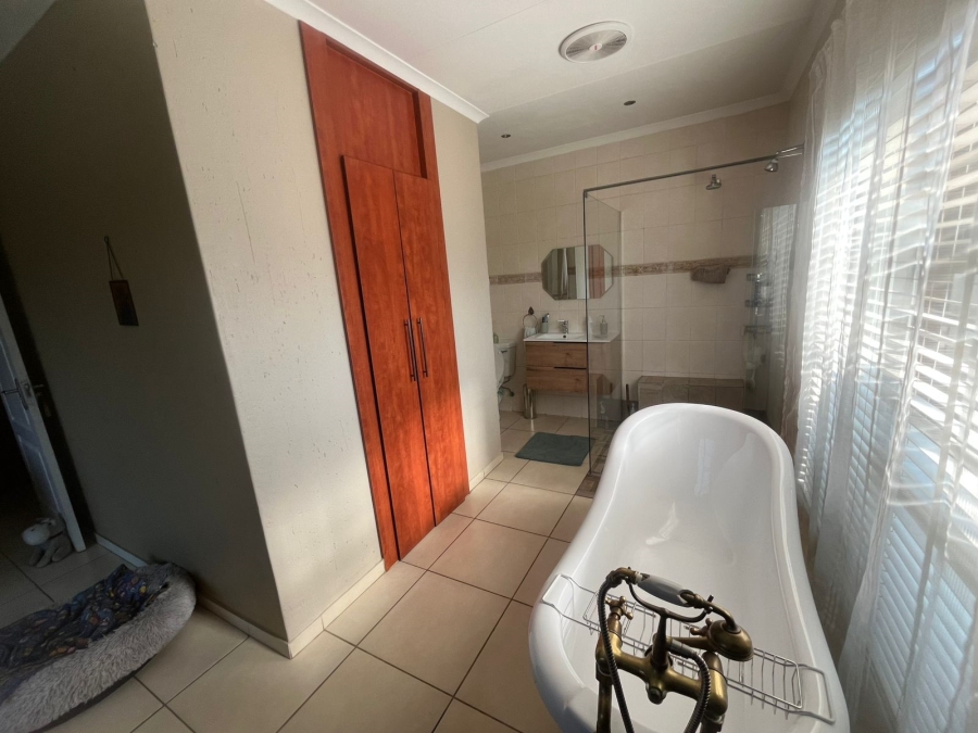 2 Bedroom Property for Sale in Kenleaf Gauteng