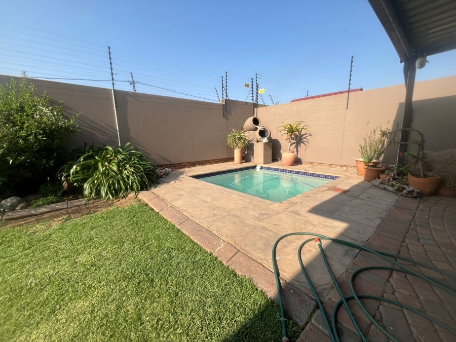 2 Bedroom Property for Sale in Kenleaf Gauteng