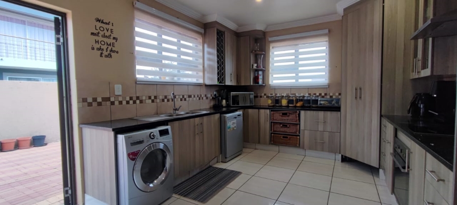 4 Bedroom Property for Sale in The Reeds Gauteng