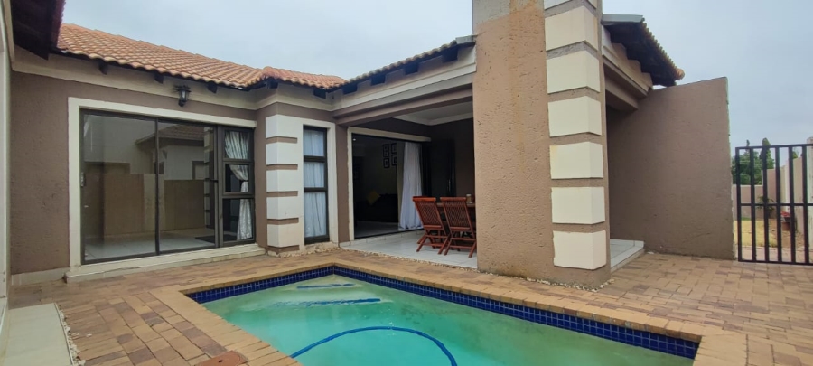 4 Bedroom Property for Sale in The Reeds Gauteng