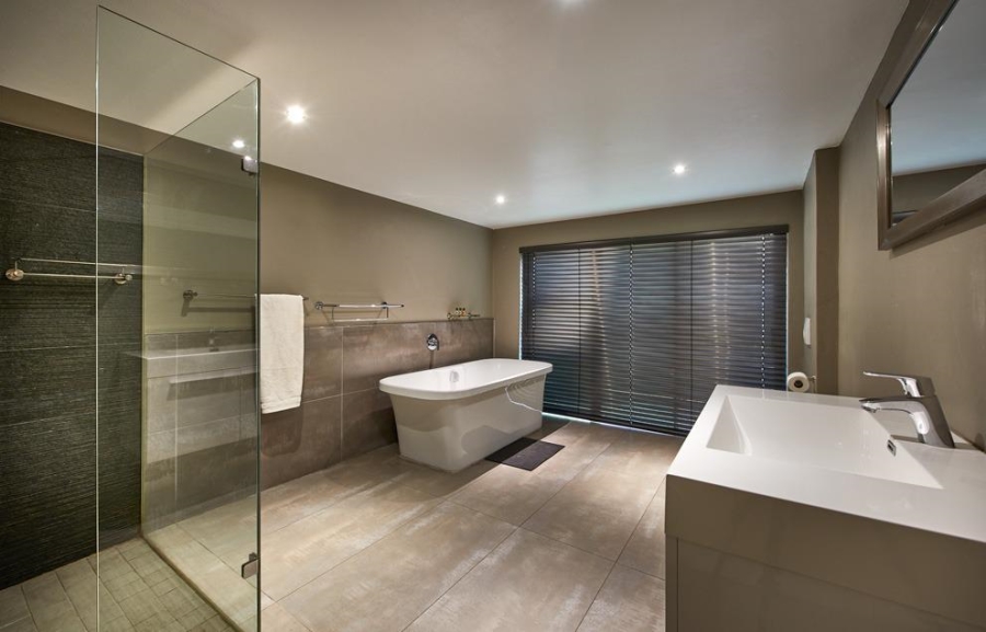 To Let 2 Bedroom Property for Rent in Sandown Gauteng