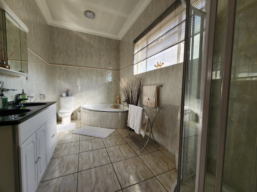 3 Bedroom Property for Sale in Dalpark Proper Gauteng