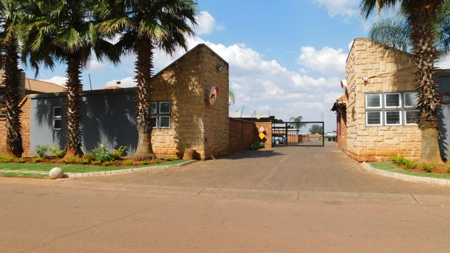 2 Bedroom Property for Sale in Andeon Gauteng