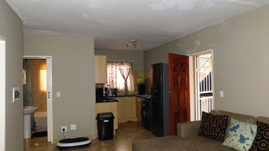 2 Bedroom Property for Sale in Andeon Gauteng