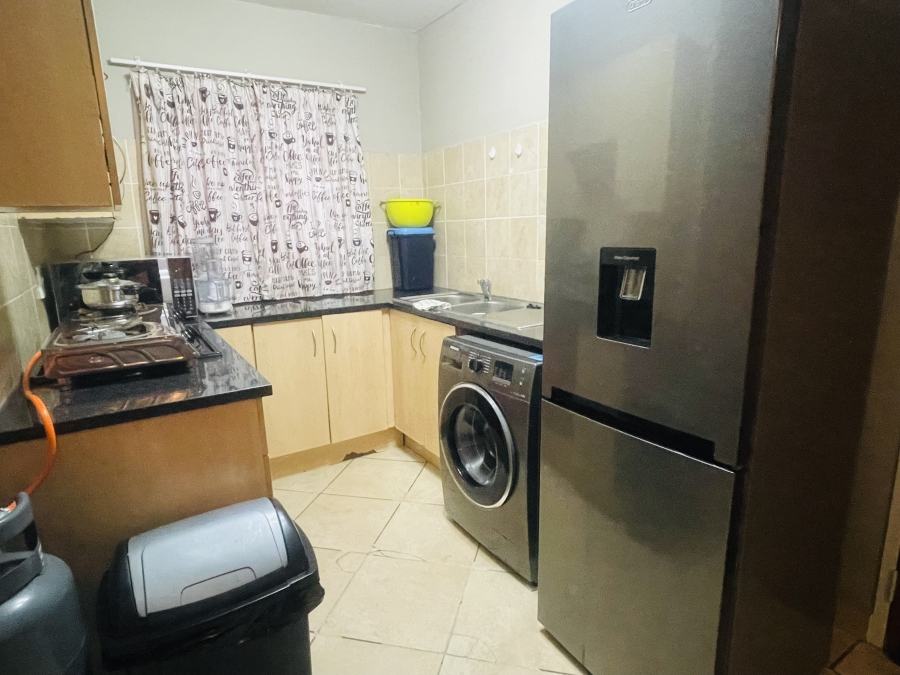 2 Bedroom Property for Sale in Andeon Gauteng
