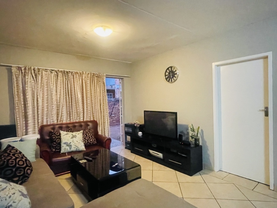 2 Bedroom Property for Sale in Andeon Gauteng