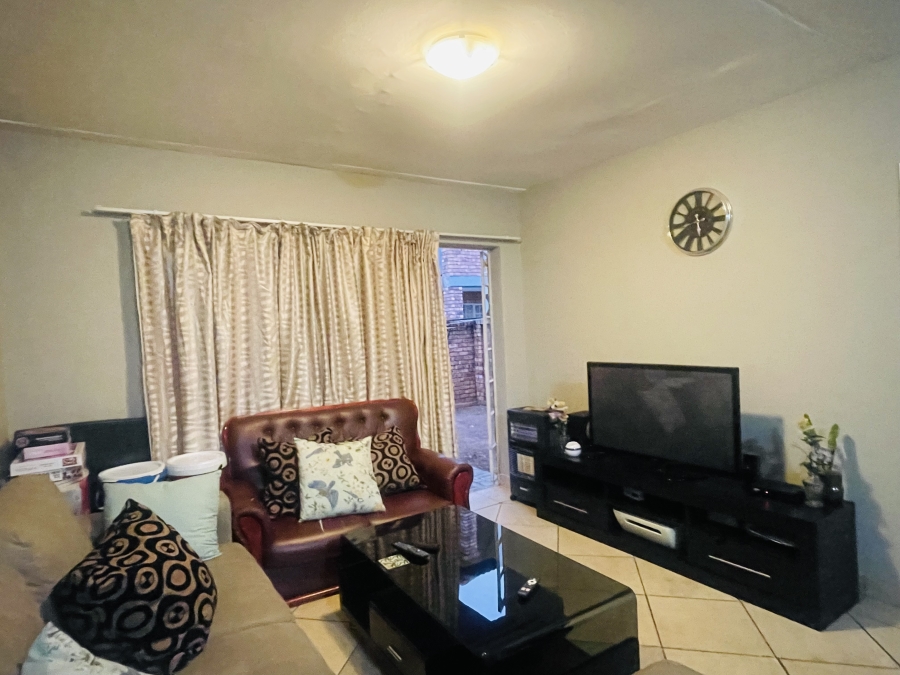 2 Bedroom Property for Sale in Andeon Gauteng