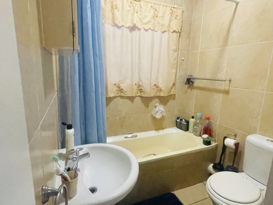2 Bedroom Property for Sale in Andeon Gauteng