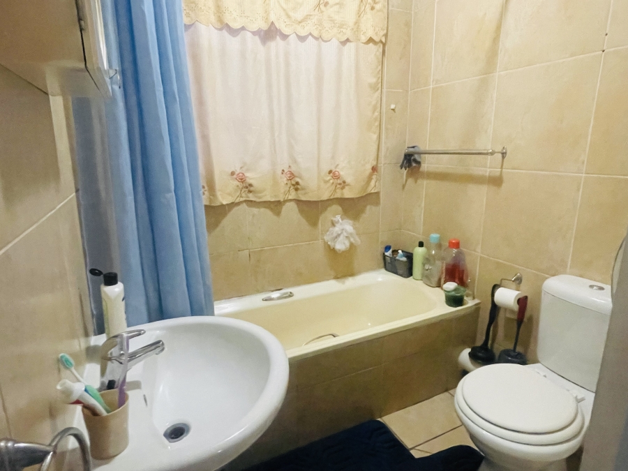 2 Bedroom Property for Sale in Andeon Gauteng