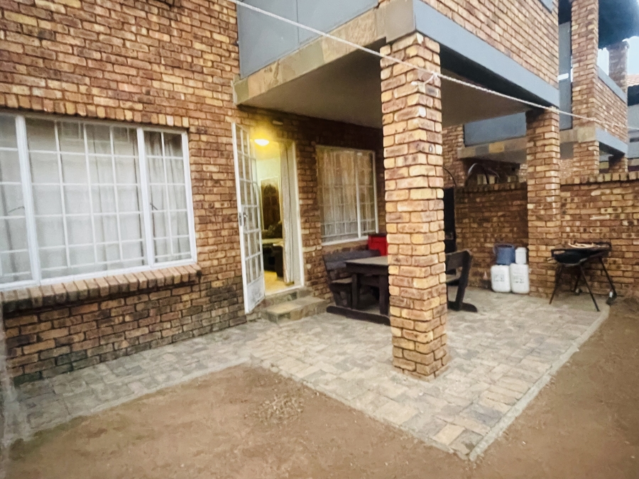 2 Bedroom Property for Sale in Andeon Gauteng