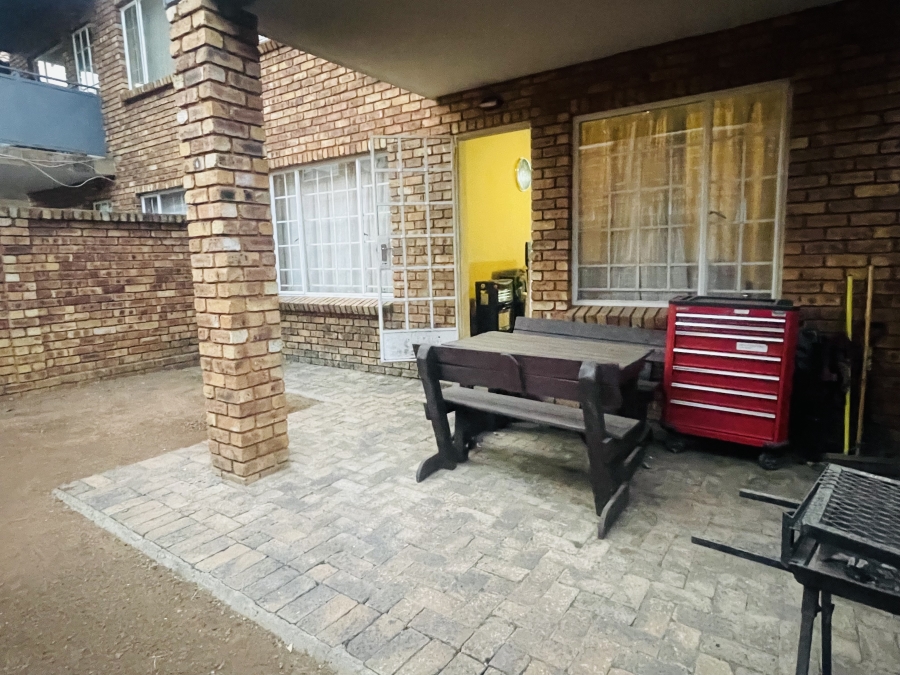 2 Bedroom Property for Sale in Andeon Gauteng
