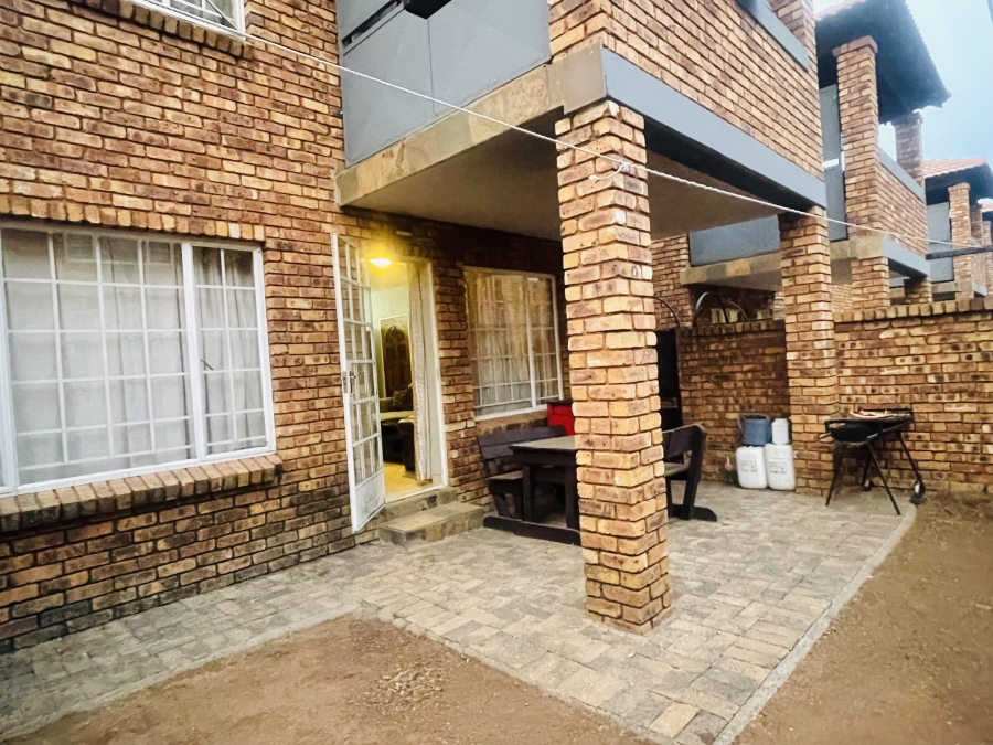 2 Bedroom Property for Sale in Andeon Gauteng