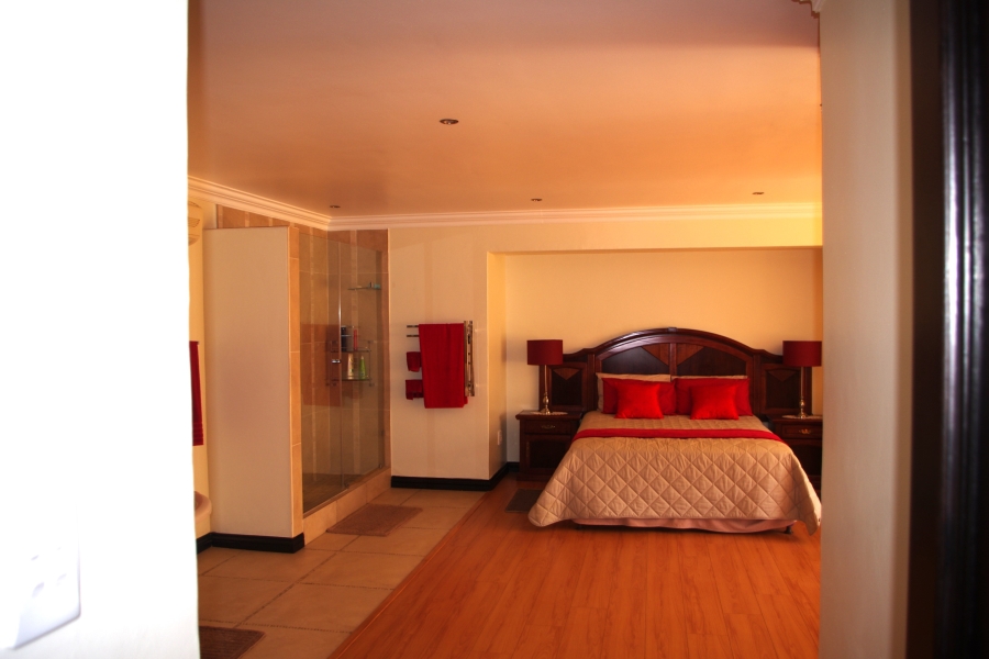 6 Bedroom Property for Sale in Sunward Park Gauteng