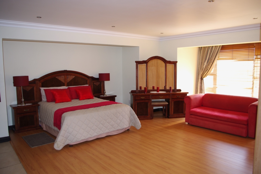 6 Bedroom Property for Sale in Sunward Park Gauteng