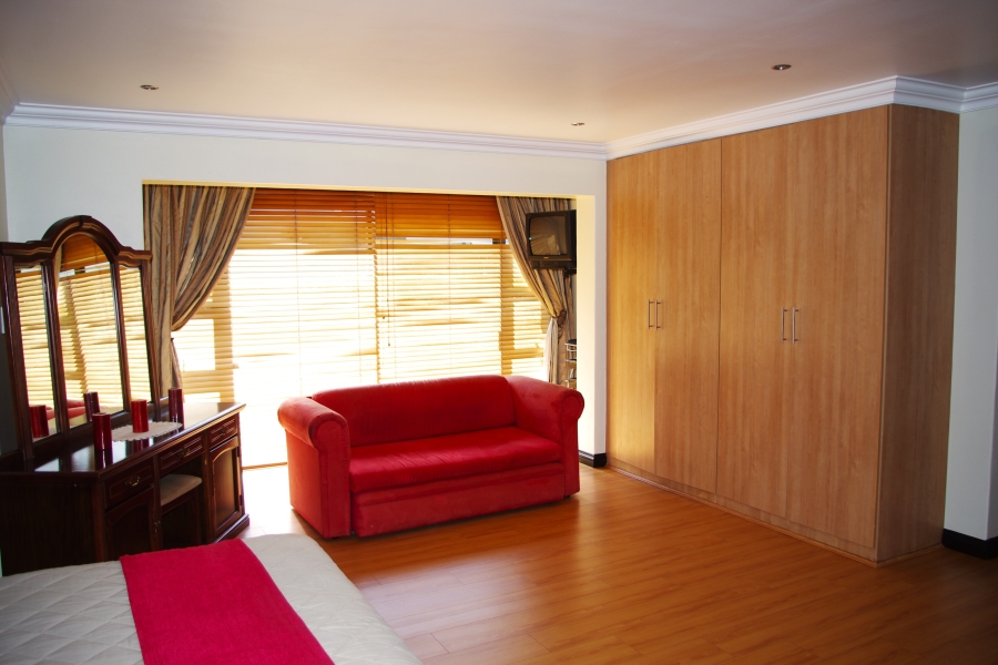 6 Bedroom Property for Sale in Sunward Park Gauteng