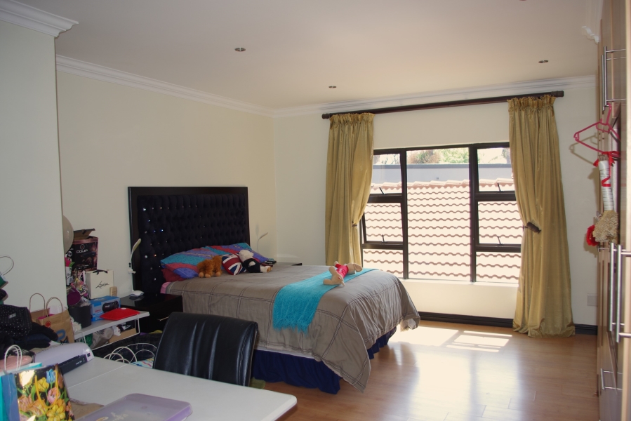 6 Bedroom Property for Sale in Sunward Park Gauteng