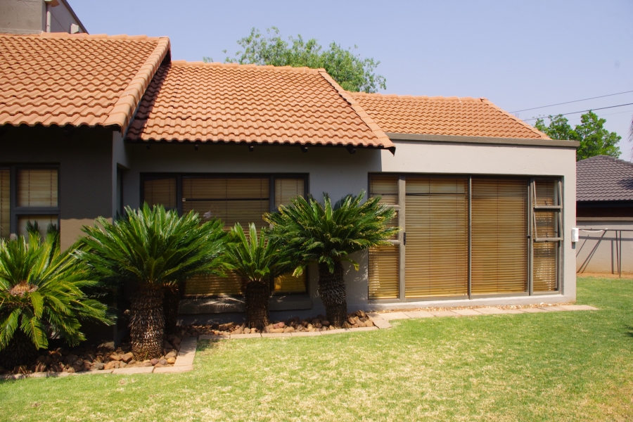 6 Bedroom Property for Sale in Sunward Park Gauteng